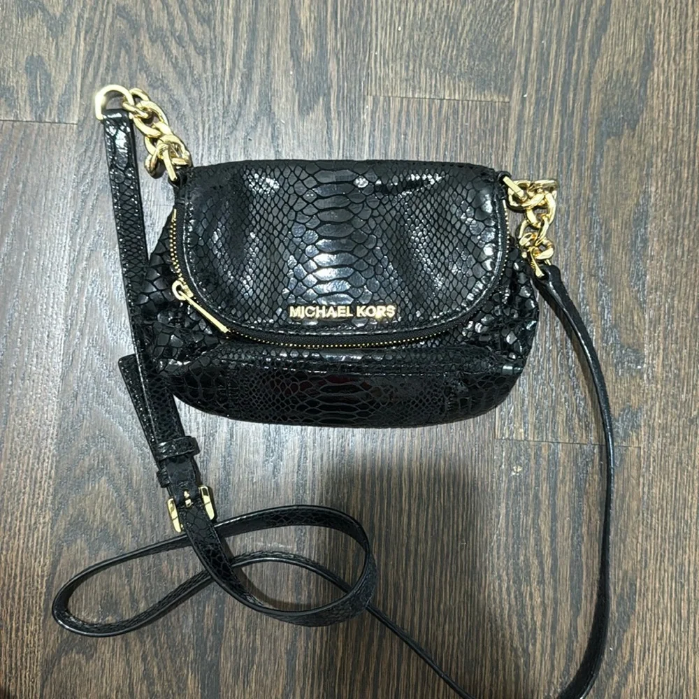 Michael kors crossbody bag